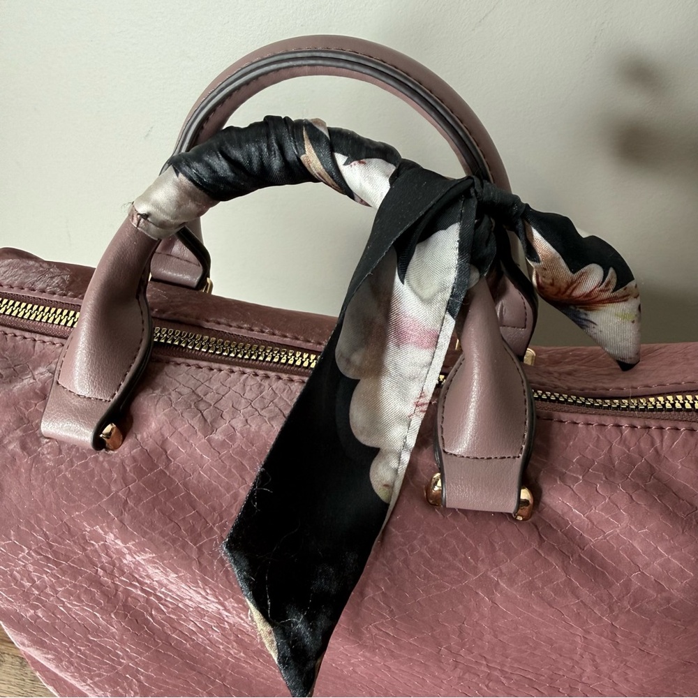 ADRIENNE VITTADINI Mauve Lavender Boston Speedy Style Handbag Shimmer Scarf - Picture 4 of 13